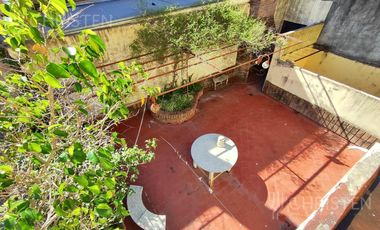 Casa en venta. Ideal para emprendimiento inmobiliario y/o de salud.