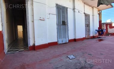 Casa en venta. Ideal para emprendimiento inmobiliario y/o de salud.