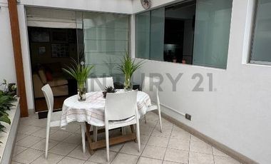 Exclusivo departamento con 3 terrazas en Chacarilla de  217 m² – Surco