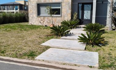 Casa en Lagos de Canning – 3 Dorm – 1 Planta con Pileta