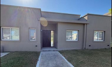 Casa en venta en planta baja en Vistas Puertos