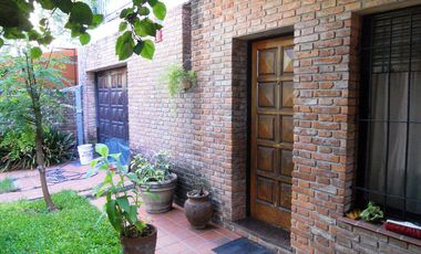 VENTA CASA 4 AMBIENTES EN VILLA ADELINA -POSIBILIDAD MULTIFAMILIAR-