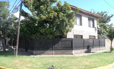 VENTA CASA 4 AMBIENTES EN VILLA ADELINA -POSIBILIDAD MULTIFAMILIAR-