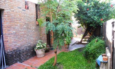 VENTA CASA 4 AMBIENTES EN VILLA ADELINA -POSIBILIDAD MULTIFAMILIAR-