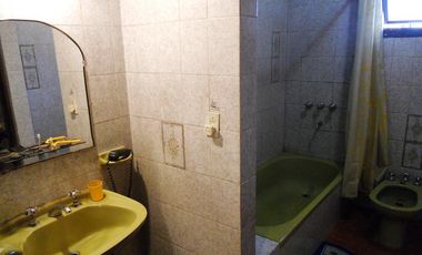 VENTA CASA 4 AMBIENTES EN VILLA ADELINA -POSIBILIDAD MULTIFAMILIAR-