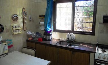 VENTA CASA 4 AMBIENTES EN VILLA ADELINA -POSIBILIDAD MULTIFAMILIAR-