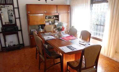 VENTA CASA 4 AMBIENTES EN VILLA ADELINA -POSIBILIDAD MULTIFAMILIAR-