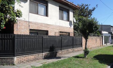 VENTA CASA 4 AMBIENTES EN VILLA ADELINA -POSIBILIDAD MULTIFAMILIAR-