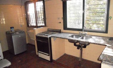 VENTA CASA 4 AMBIENTES EN VILLA ADELINA -POSIBILIDAD MULTIFAMILIAR-