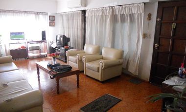 VENTA CASA 4 AMBIENTES EN VILLA ADELINA -POSIBILIDAD MULTIFAMILIAR-