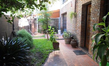 VENTA CASA 4 AMBIENTES EN VILLA ADELINA -POSIBILIDAD MULTIFAMILIAR-