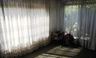 VENTA CASA 4 AMBIENTES EN VILLA ADELINA -POSIBILIDAD MULTIFAMILIAR-
