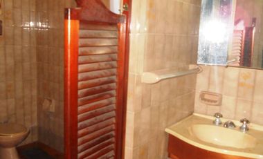 VENTA CASA 4 AMBIENTES EN VILLA ADELINA -POSIBILIDAD MULTIFAMILIAR-
