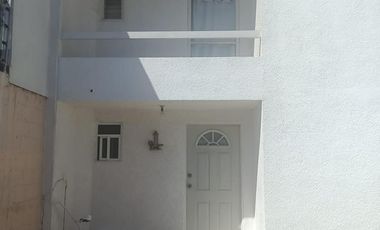Casa en Venta en Col. Cumbria, Cuautitlán Izcalli con 3 rec, 2 baños y 2 estacionamientos