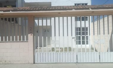 Casa en Venta en Col. Cumbria, Cuautitlán Izcalli con 3 rec, 2 baños y 2 estacionamientos