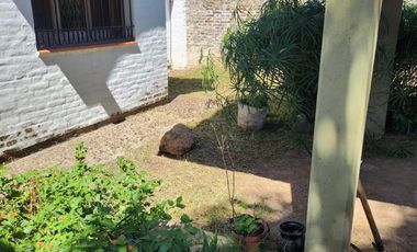 VENTA CASA 4 AMBIENTES EN VILLA ADELINA