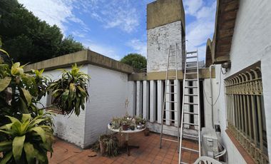 VENTA CASA 4 AMBIENTES EN VILLA ADELINA
