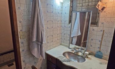 VENTA CASA 4 AMBIENTES EN VILLA ADELINA