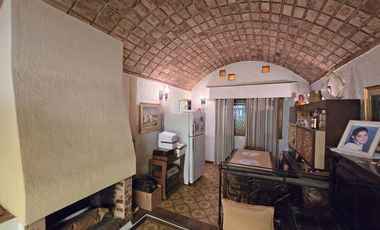VENTA CASA 4 AMBIENTES EN VILLA ADELINA