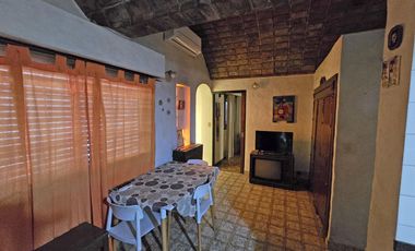 VENTA CASA 4 AMBIENTES EN VILLA ADELINA