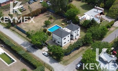 VENTA CASA DE 4 DORMITORIOS EN CITY BEL