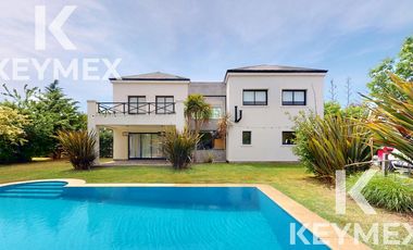 VENTA CASA DE 4 DORMITORIOS EN CITY BEL