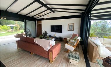 Espectacular casa campestre en parcelación vía La Ceja Rinegro