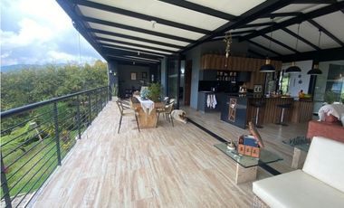 Espectacular casa campestre en parcelación vía La Ceja Rinegro