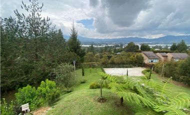 Espectacular casa campestre en parcelación vía La Ceja Rinegro