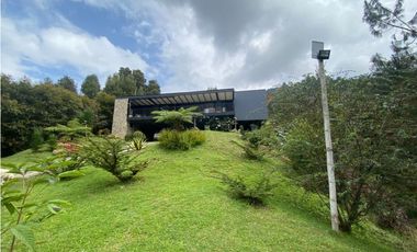 Espectacular casa campestre en parcelación vía La Ceja Rinegro