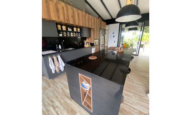 Espectacular casa campestre en parcelación vía La Ceja Rinegro