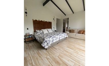 Espectacular casa campestre en parcelación vía La Ceja Rinegro