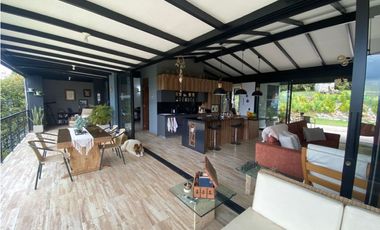 Espectacular casa campestre en parcelación vía La Ceja Rinegro