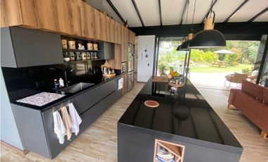 Espectacular casa campestre en parcelación vía La Ceja Rinegro