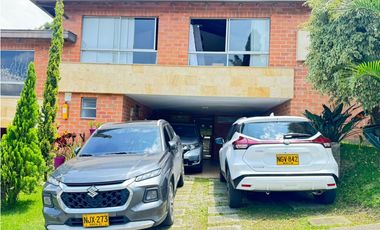 VENDO HERMOSA CASA EN ENVIGADO ANTIOQUIA