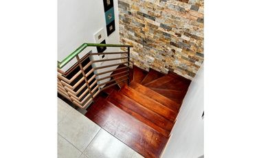 VENDO HERMOSA CASA EN ENVIGADO ANTIOQUIA