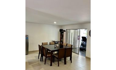 VENDO HERMOSA CASA EN ENVIGADO ANTIOQUIA