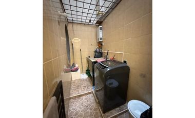 CASA GRANDE EN CARTAGO CON TRES APARTAMENTOS INDEPENDIENTES