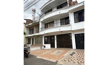 CASA GRANDE EN CARTAGO CON TRES APARTAMENTOS INDEPENDIENTES