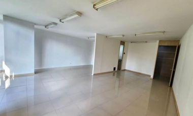 OFICINA EN ARRIENDO SECTOR CASTROPOL - POBLADO