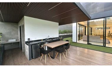 MANSIÓN DE LUJO EN PARK HOUSE, RUITOQUE BAJO