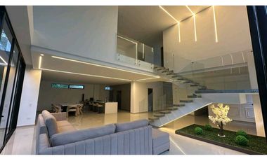 MANSIÓN DE LUJO EN PARK HOUSE, RUITOQUE BAJO