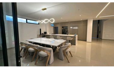 MANSIÓN DE LUJO EN PARK HOUSE, RUITOQUE BAJO