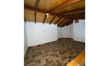Casa de dos pisos Santa Marta
