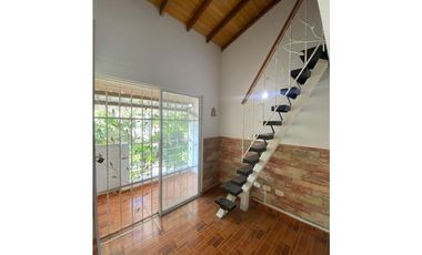 Casa de dos pisos Santa Marta