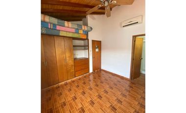 Casa de dos pisos Santa Marta