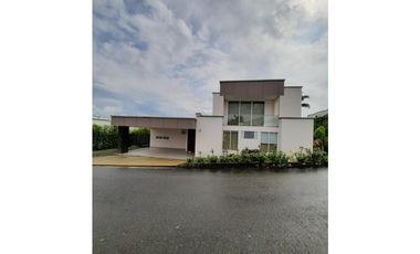 SE ALQUILA CASA EN pueblito cafetero  PEREIRA