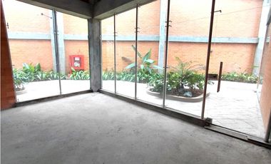 SE ALQUILA LOCAL EN PLAZA MADERO PARQUE VIVERO