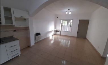 HERMOSO CHALET. LOTE PROPIO EN ALQUILER. VILLA UDAONDO