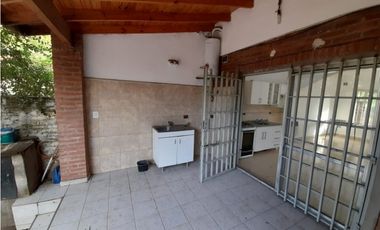 HERMOSO CHALET. LOTE PROPIO EN ALQUILER. VILLA UDAONDO